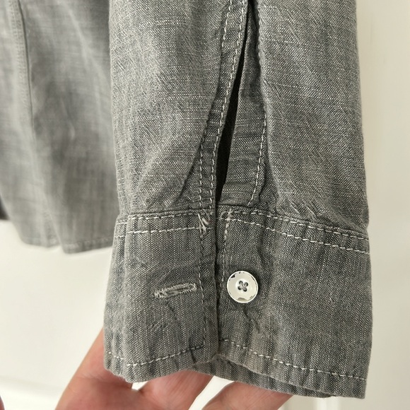 GAP Gray Cotton Workshirt/Blouse w Button Flap Pockets, Princess Seams - Picture 3 of 11